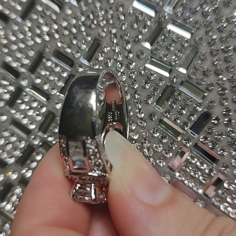 Elegant CZ Silver Women's Ring - Picture 3 of 3